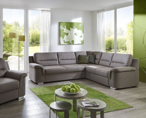 Obývací pokoj v zelené se sedací soupravou Moreno